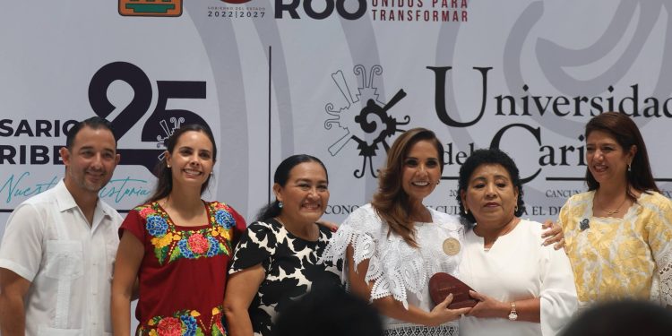 Ana Paty Peralta destaca en aniversario Unicaribe