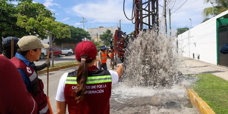 Ana Paty Peralta revisa labores de limpieza pluvial en puntos estratégicos