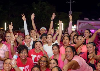 Ana Paty Peralta participa en la jornada “Muévete por la Vida” en el marco del Octubre Rosa