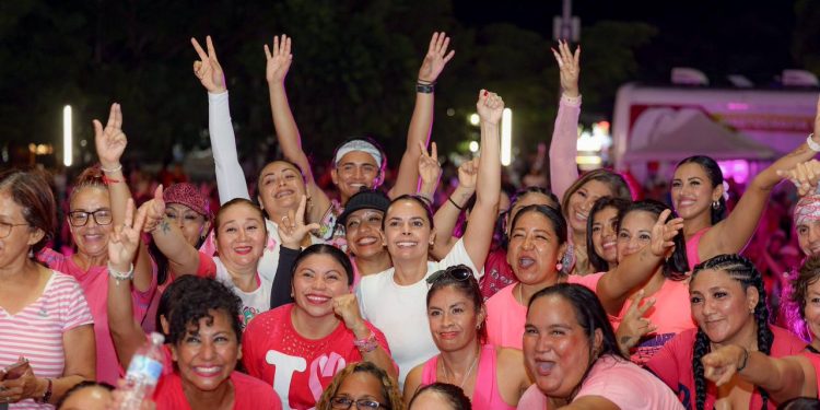 Ana Paty Peralta participa en la jornada “Muévete por la Vida” en el marco del Octubre Rosa