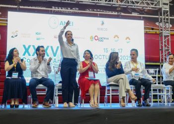 Ana Paty Peralta participa en congreso internacional sobre estudios globales