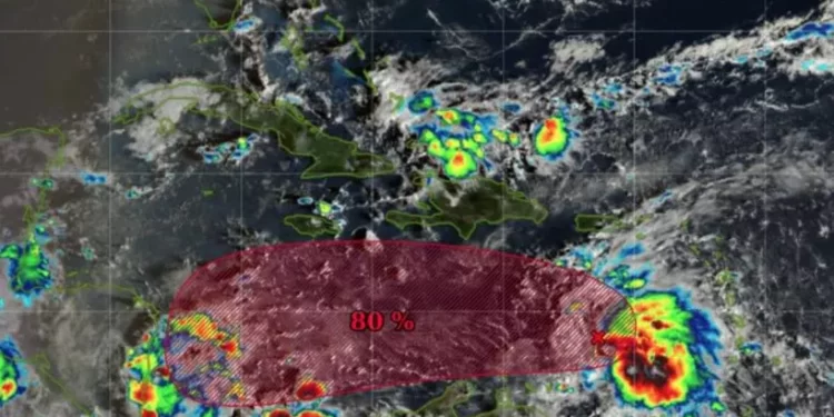 Onda tropical en el Atlántico eleva a 80 % su probabilidad de desarrollo ciclónico en los próximos días