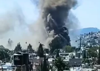 Incendio en fábrica de colchones provoca evacuación en Ecatepec