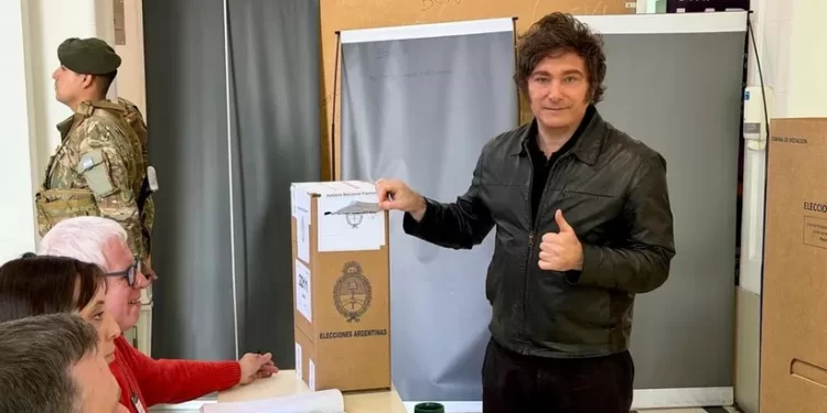 Javier Milei gana en elecciones legislativas argentinas