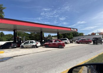 Fallas en el sistema afectan a las gasolineras de Cancún y provocan largas filas