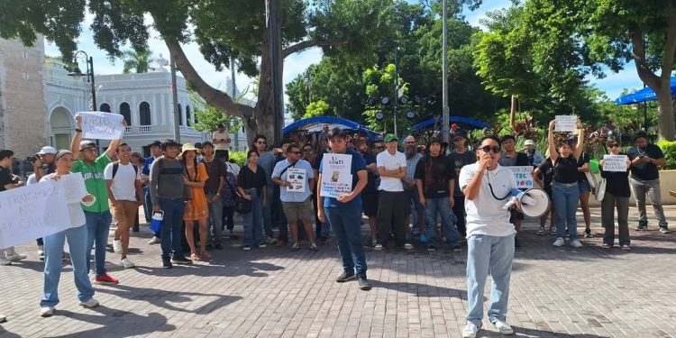 Conductores del sistema Va y Ven en Mérida protestan por falta de pago y condiciones laborales