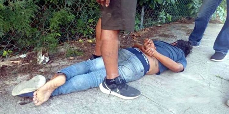 Hombre detenido tras intentar asaltar a estudiante en Cancún