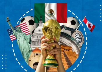 Copa del Mundo con banderas de México, Estados Unidos y Canadá, sedes del Mundial 2026.