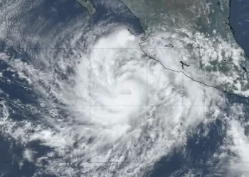 Huracán Priscilla amenaza costas con fuerza extrema