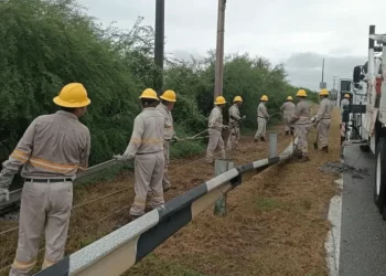 CFE restablece electricidad tras intensas lluvias en cinco estados