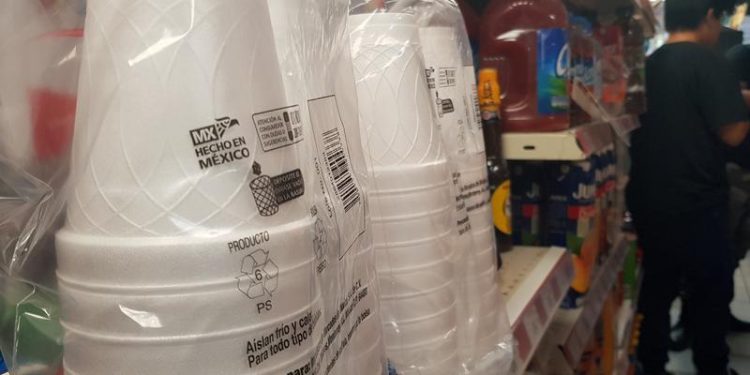 Van contra negocios que usan plásticos prohibidos en Q. Roo
