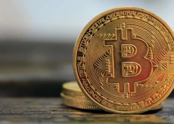 Bitcoin alcanza máximo histórico y supera los 125 mil dólares