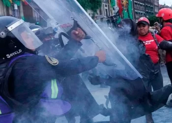 Violencia en marcha del 2 de Octubre deja 94 policías heridos