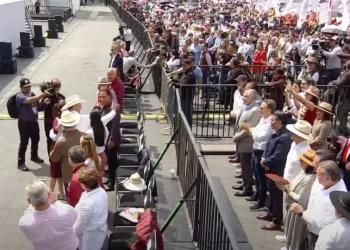 Mandan a Adán Augusto y Andy López detrás de la valla en informe de Sheinbaum