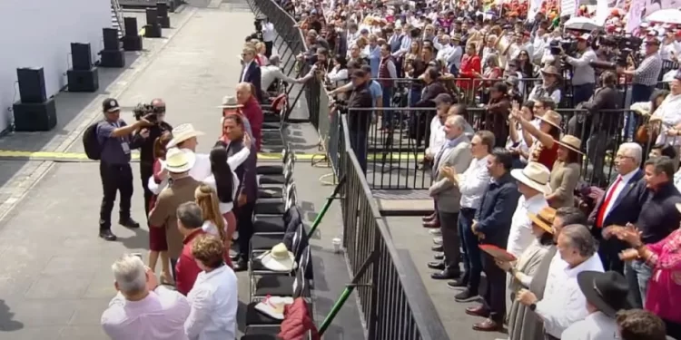 Mandan a Adán Augusto y Andy López detrás de la valla en informe de Sheinbaum