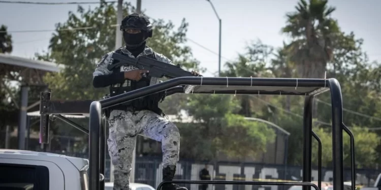 Atacan con explosivos la fiscalía de Baja California; alerta máxima en Tijuana
