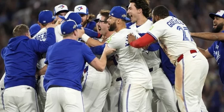 Blue Jays hacen historia: derrotan a Seattle y disputarán la Serie Mundial ante Dodgers