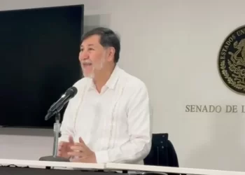 Fernández Noroña justifica licencia en el Senado para viajar a Palestina