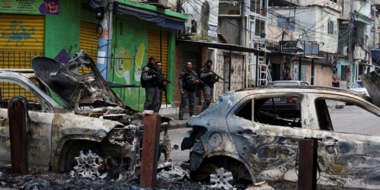 Asciende a 64 la cifra de fallecidos por operativo en dos favelas de Río de Janeiro; entre ellos cuatro agentes