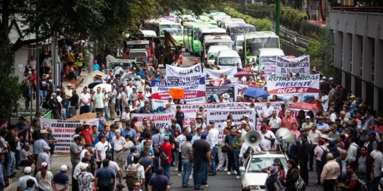 Transportistas detienen manifestación en CDMX, Edomex mantiene fuertes bloqueos