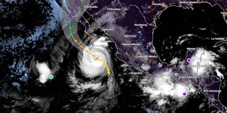 Huracán “Priscilla” alcanza categoría 2: lluvias fuertes alertan México