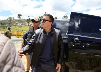 Atacan vehículo del presidente de Ecuador Daniel Noboa; 5 detenidos