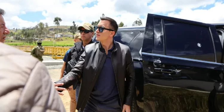 Atacan vehículo del presidente de Ecuador Daniel Noboa; 5 detenidos