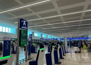 Tráfico aéreo de Cancún sufre caída significativa