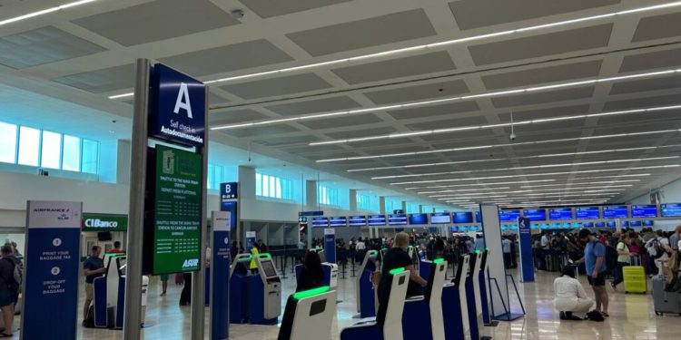 Tráfico aéreo de Cancún sufre caída significativa