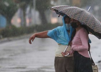 lluvias intensas en Quintana Roo carretera con lluvia