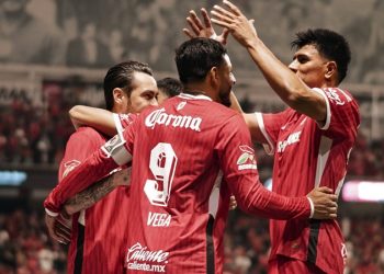 Jugadores de Toluca celebrando un gol en la Liga MX.