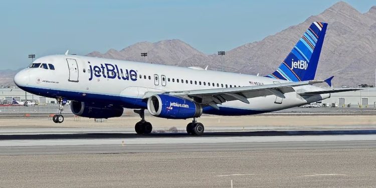 Vuelo de Cancún a Nueva Jersey aterriza de emergencia en Florida por falla técnica
