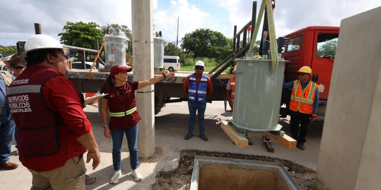 Supervisa Ana Paty Peralta avances de alumbrado en Blvd. Colosio