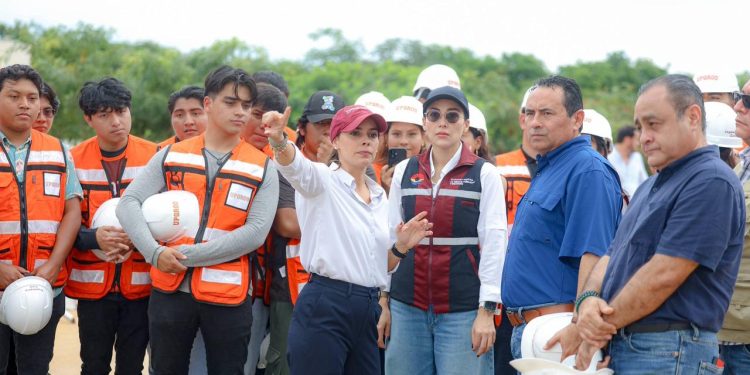 Ana Paty Peralta acerca a jóvenes universitarios a los proyectos que impulsan el futuro de Cancún