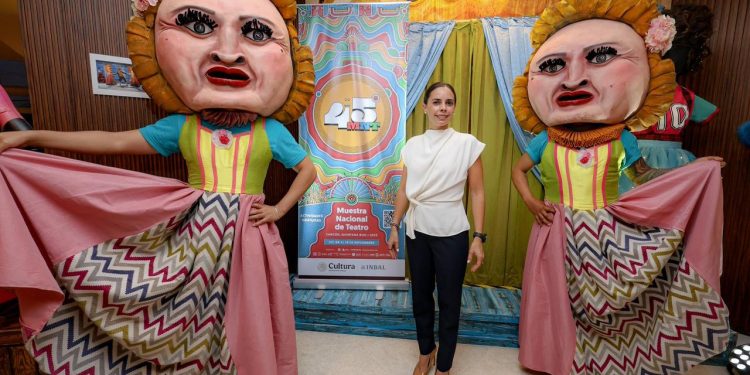 Cancún vive un cierre histórico en la 45 Muestra Nacional de Teatro, destaca Ana Paty Peralta