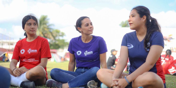 Ana Paty Peralta reafirma su compromiso con el apoyo y empoderamiento de las mujeres