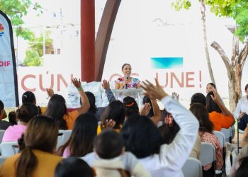 Ana Paty Peralta entrega apoyos alimentarios a mujeres y sus familias en la ciudad