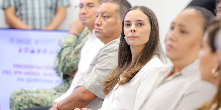 Ana Paty Peralta impulsa mejores recursos tecnológicos para la función policial