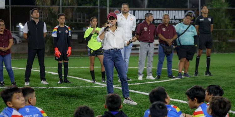 Ana Paty Peralta fortalece el desarrollo deportivo con la apertura de cancha en la SM 217