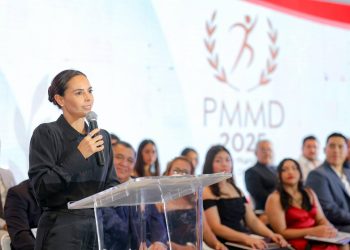 Ana Paty Peralta galardona a deportistas destacados de Cancún
