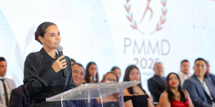 Ana Paty Peralta galardona a deportistas destacados de Cancún