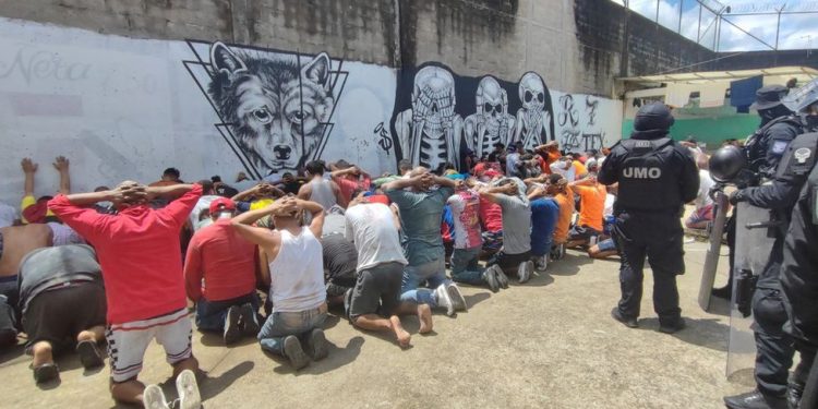 Masacre en cárcel de Ecuador: 27 reos ahorcados en nuevo estallido de violencia carcelaria