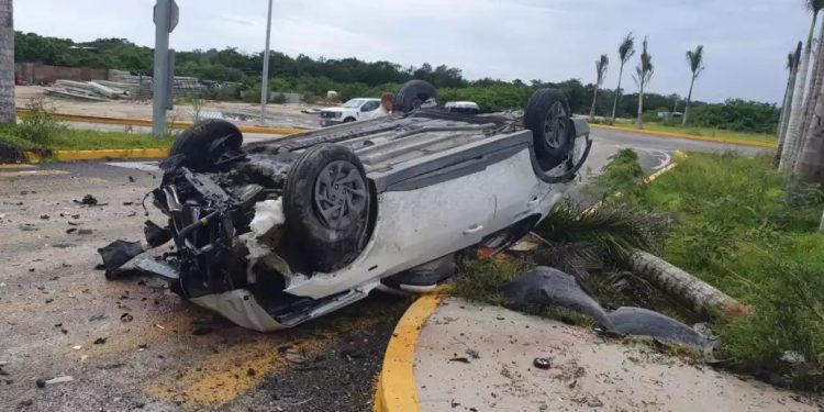 Accidente frente al Tren Maya deja cuatro lesionados en la autopista Cancún–Mérida