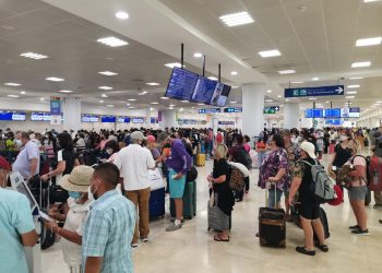 Actualización de software en aviones deja afectaciones en Cancún