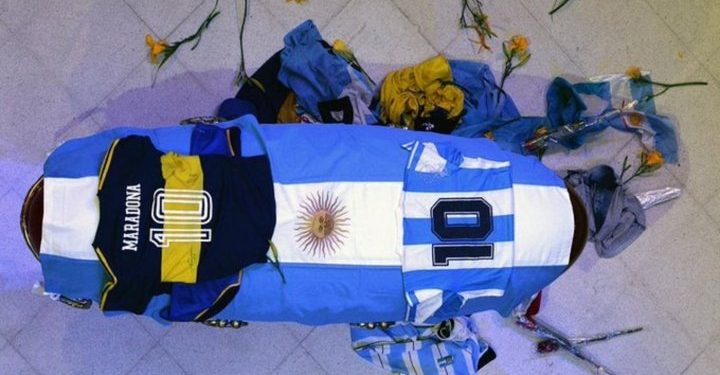 La Bombonera rinde homenaje a Maradona