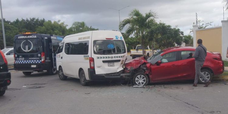 Aparatoso choque en Gran Santa Fe deja múltiples personas lesionadas