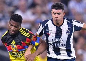 Jugadores reclaman decisiones arbitrales en la ida América vs Rayados