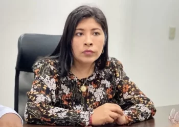 Perú ordena captura y prisión preventiva para Betssy Chávez asilada en embajada de México