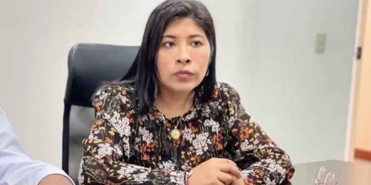 Perú ordena captura y prisión preventiva para Betssy Chávez asilada en embajada de México