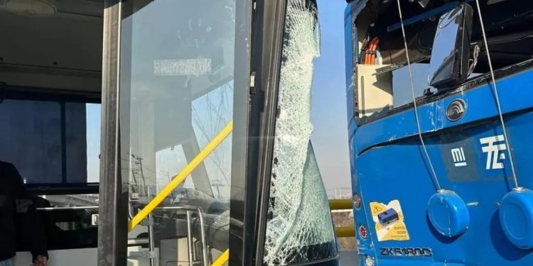 Choque de trolebuses deja 26 lesionados en Iztapalapa